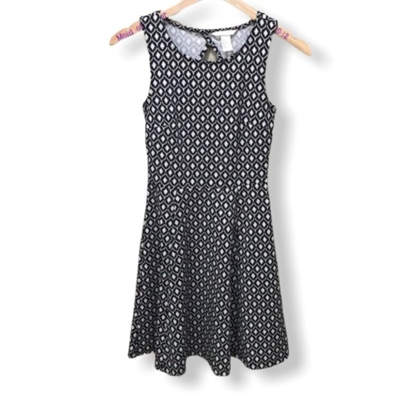 {H&M} Black and White Patterned Skater Dress - Picture 1 of 6